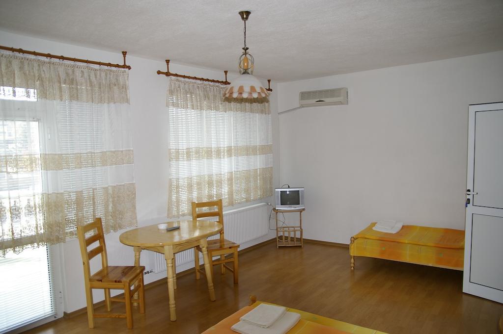 Karadzhovy Guest House Kalofer Chambre photo